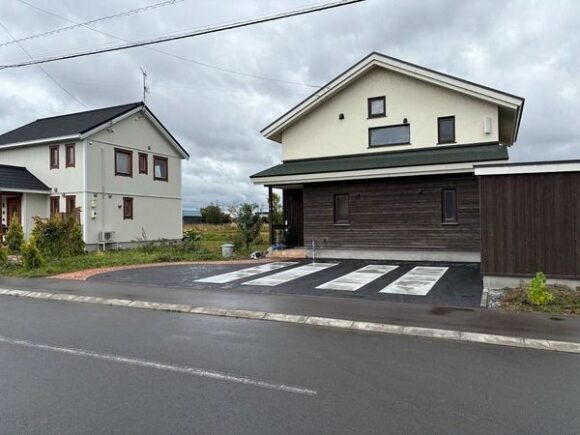 道路舗装と駐車場舗装の違いとは？