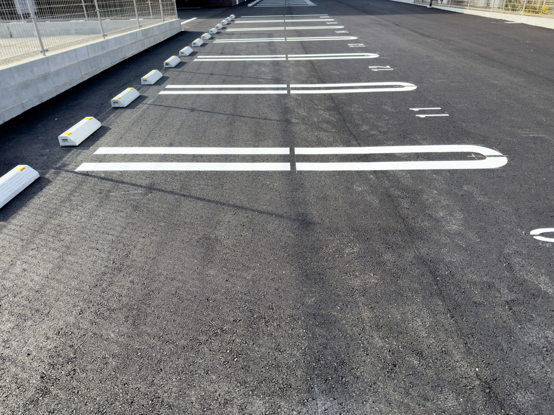 駐車場のアスファルト舗装工事の基本手順とは？