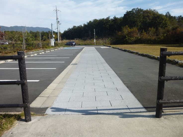 耐久性・寿命で比較！コンクリート舗装とアスファルト舗装