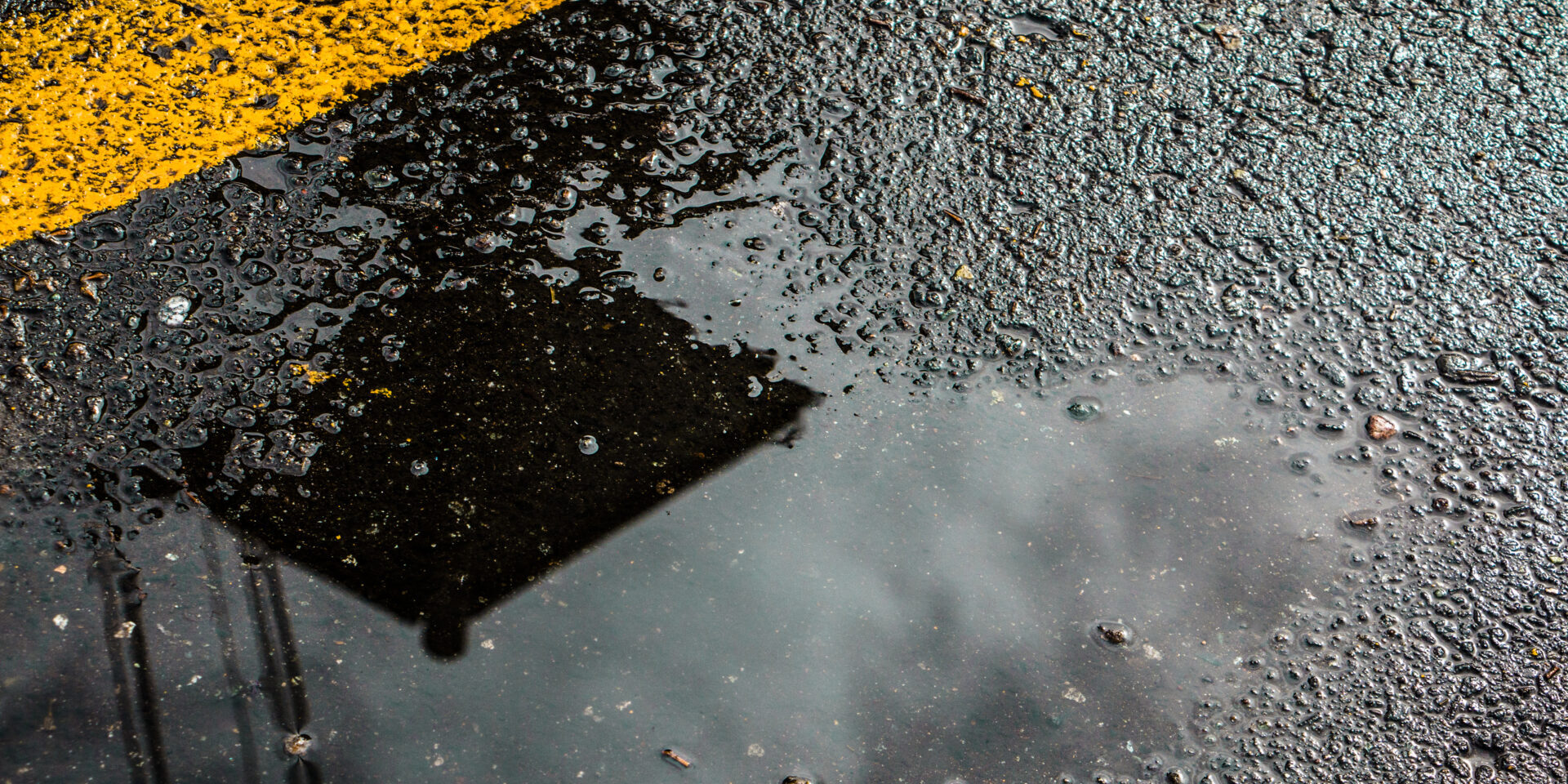 駐車場の「水たまり」を根本から解決する！排水性を高める舗装工法と費用目安