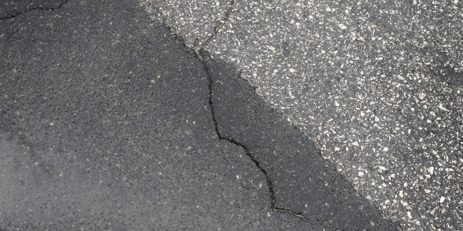 冬のダメージにご用心！暖かくなった今こそチェックしたい「舗装のひび割れ」